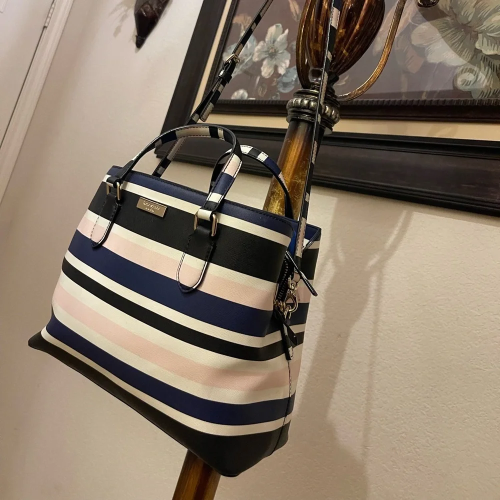 Kate Spade please check all picture of condition - Picture 6 of 17